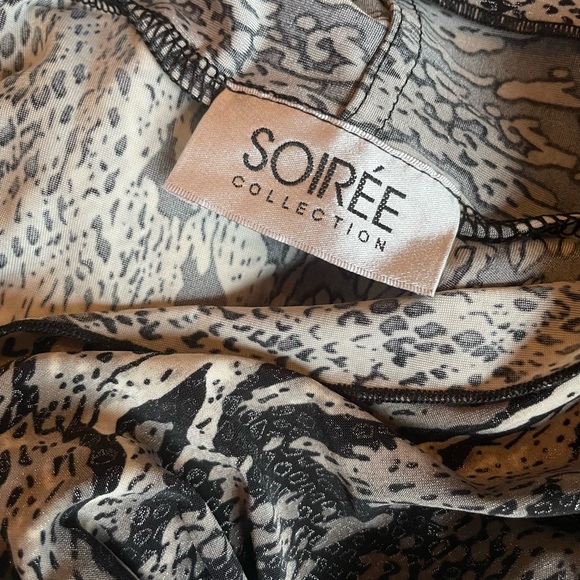 Women’s “ snakeskin”  vintage patterned long sweater ( one size ) - Picture 3 of 4